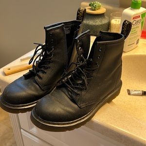 Juniors DR MARTENS Size US 4 (fits a size 6 womens)